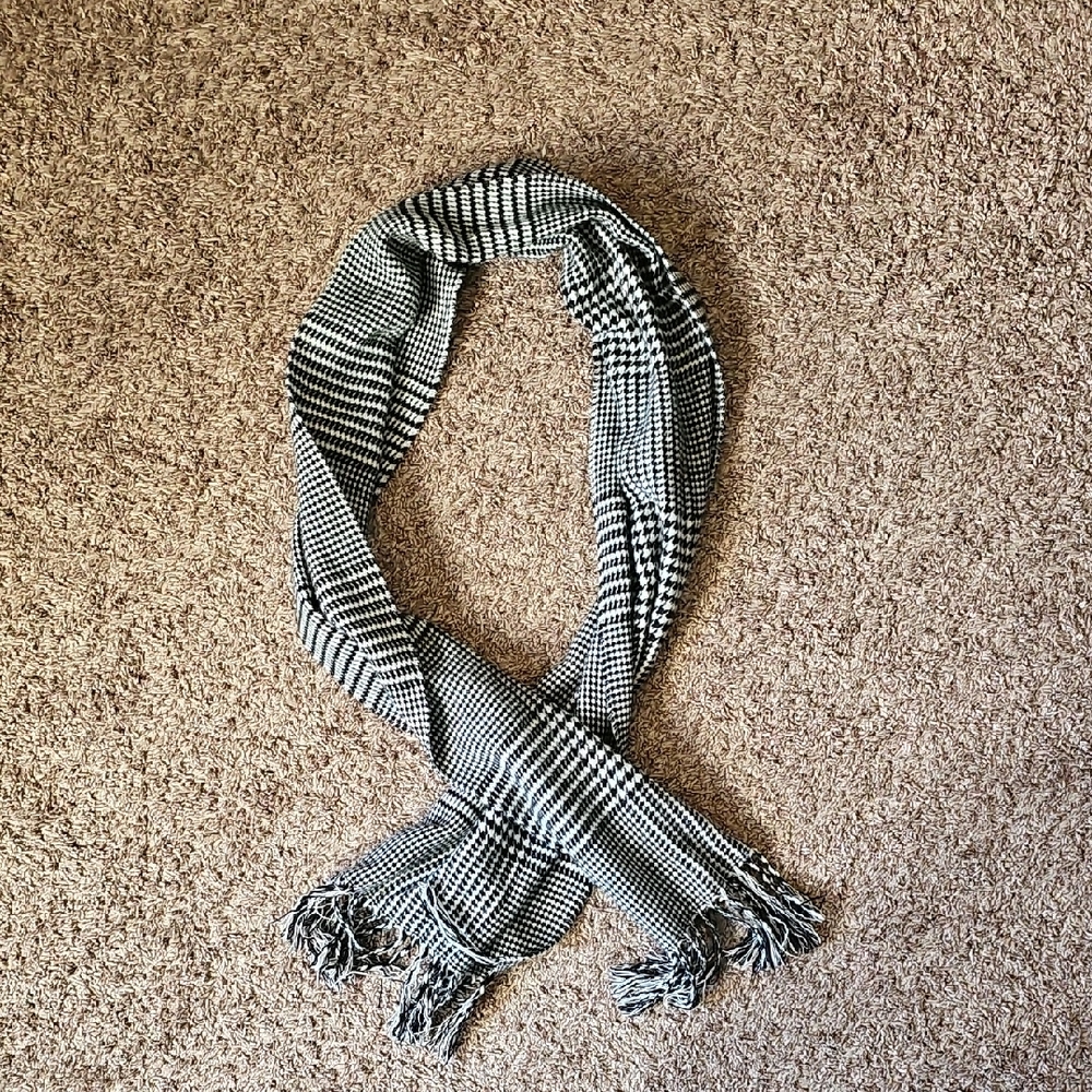 D&Y Monochrome Houndstooth Scarf